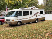 IN SEARCH OF AIRSTREAM LAND YACHT MOTORHOME