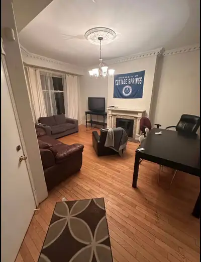 Room for Rent in a very nice House in residential suburb : Sweetland Avenue near Laurier E 1 Mai to...