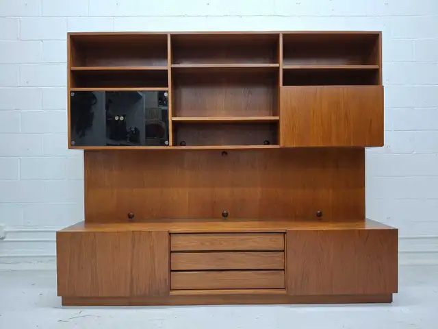 Mid-century scandinavian teak wall unit (entertainment unit) in Bookcases & Shelving Units in Ottawa - Image 2