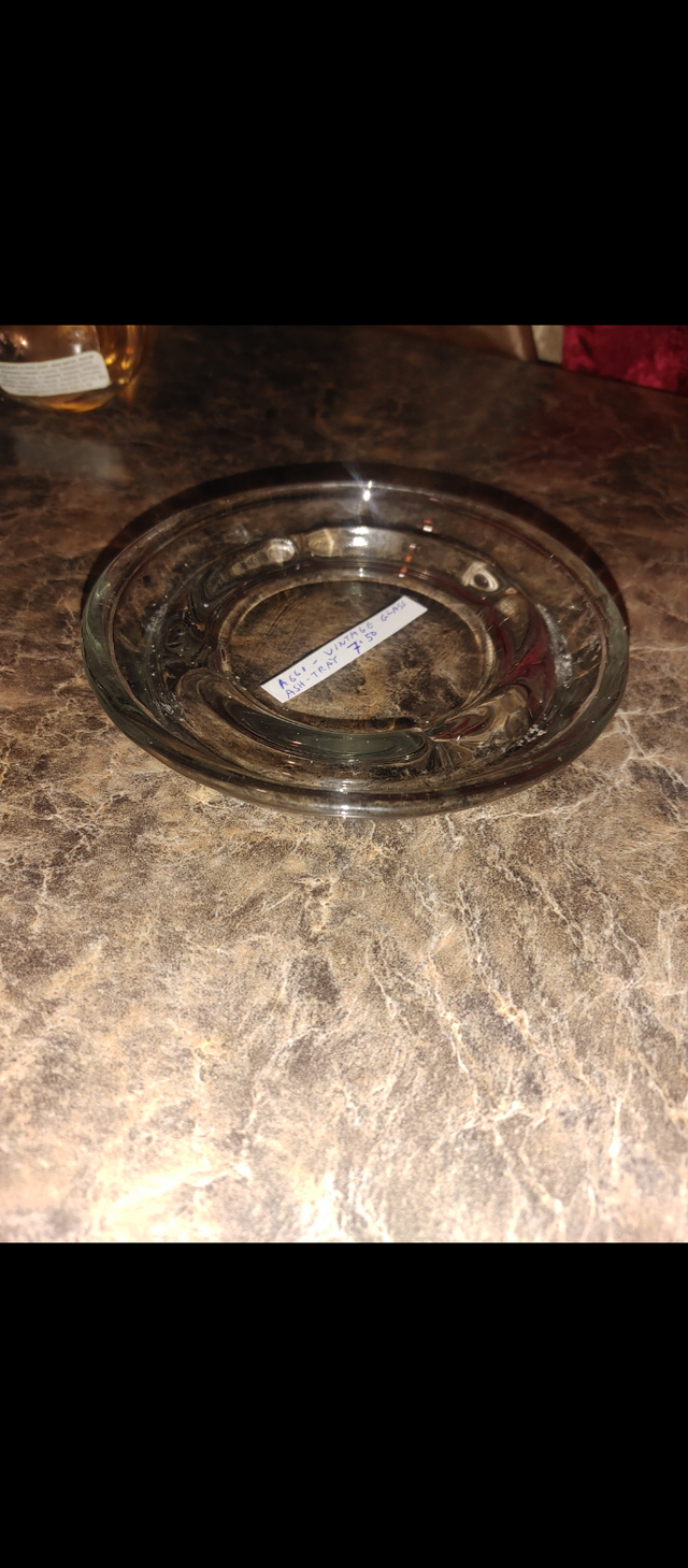 VINTAGE - GLASS ASHTRAY - BOOTH #226 in Other in Edmonton - Image 4