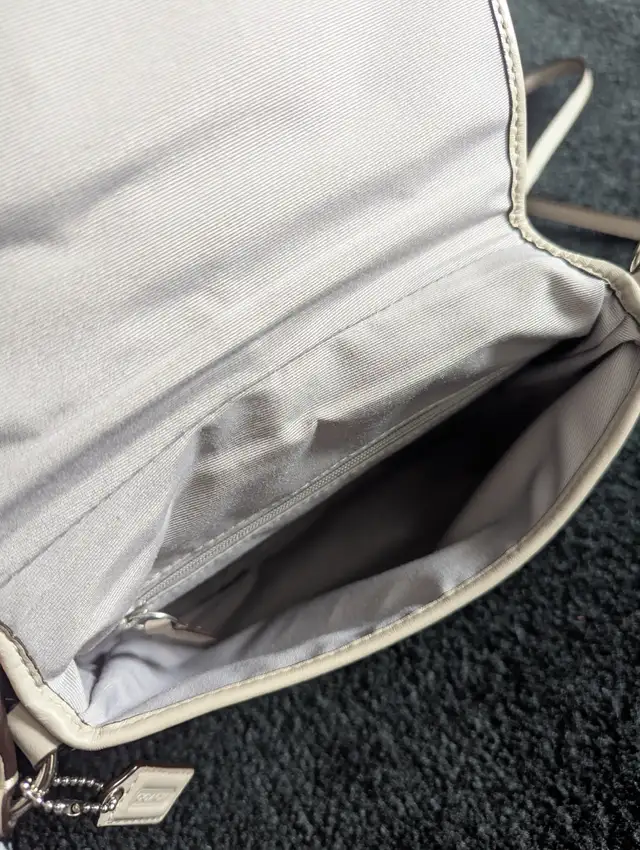 Coach Soho Flap Bag - Vintage Crossbody Purse in Women's - Bags & Wallets in Windsor Region - Image 5