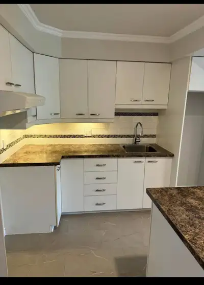 Magnifique 3 1/2 rénové à 100% au coeur du quartier Charlesbourg, dans un immeuble à 4 logements. Au...