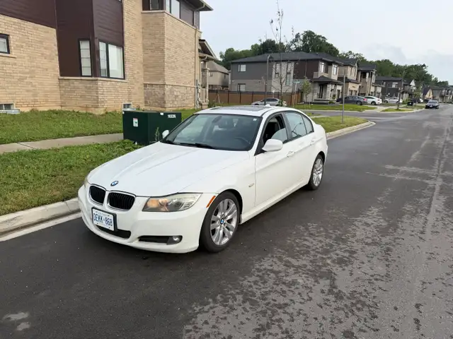 BMW 323i 2011 523046199398901761