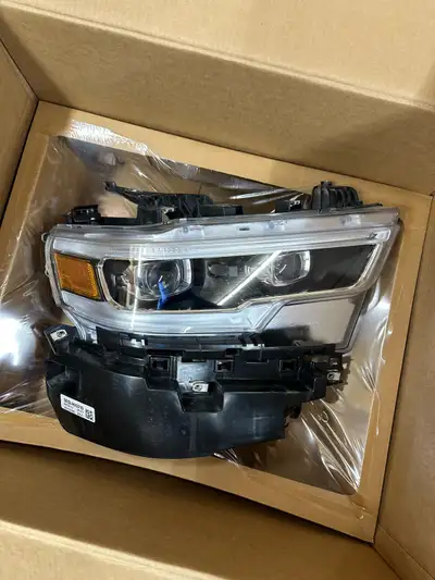 Used ram led headlights that fit 2019 and up limited/trx trim. Fully functional and in great conditi...