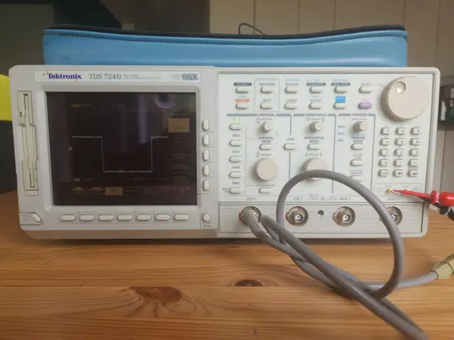 Tektronix TDS-724D in General Electronics in City of Montréal - Image 5