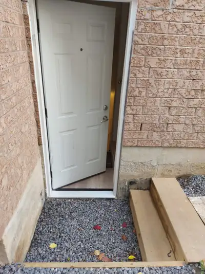 2+ Den LEGAL BASEMENT APARTMENT FOR RENT IN CHURCHILL MEADOWS MISSISSAUGA - walking distance to all...