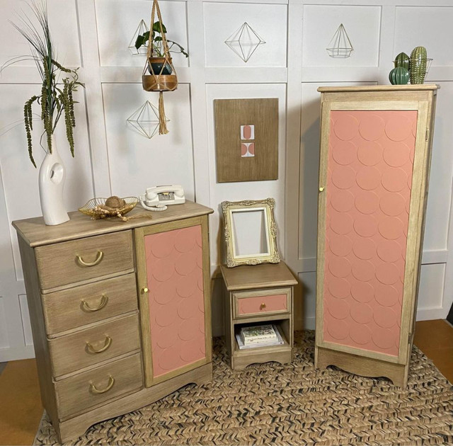Vintage 3 Piece Bedroom Set + Matching Frame in Dressers & Wardrobes in Regina