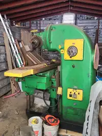 Large vertical knee milling machine Table is 78" X 18"