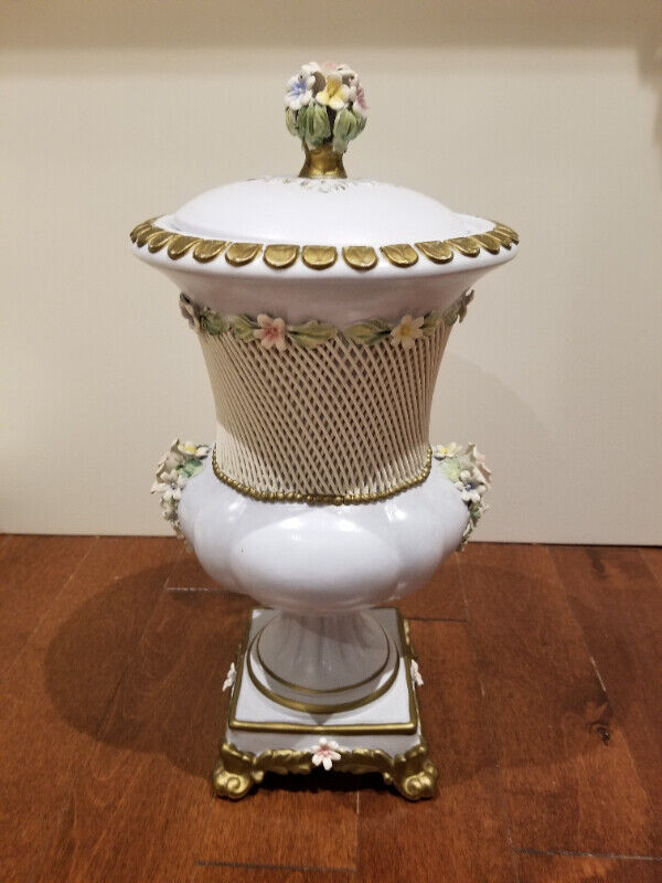 Capodimonte Italy vase/urn dans Art et objets de collection  à Ville de Montréal - Image 4