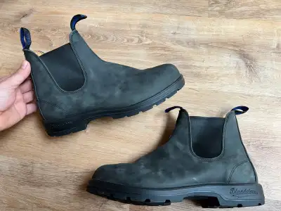 Blundstone 1478 Leather Chelsea Boots In Rustic Black size 9 US, View more