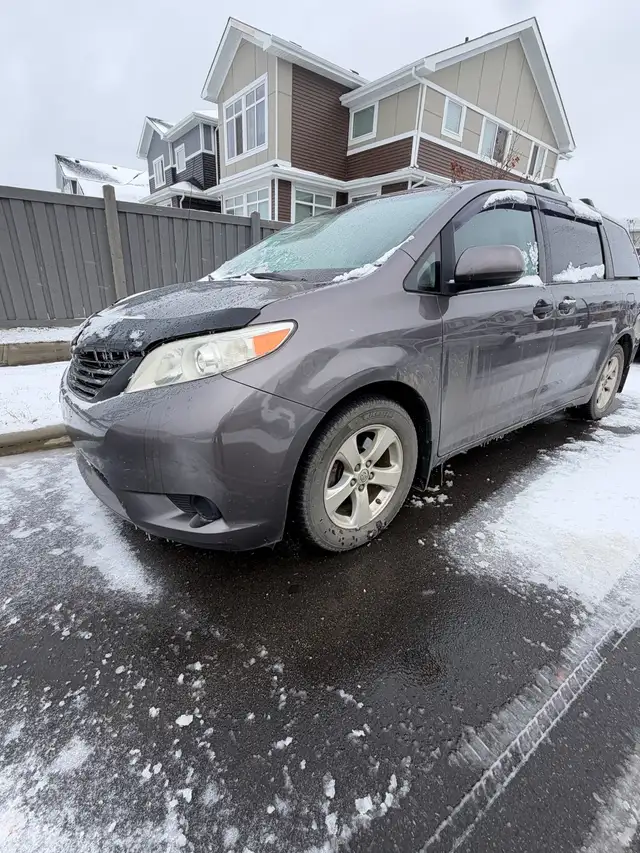 2013 Sienna LE 606394252547205121