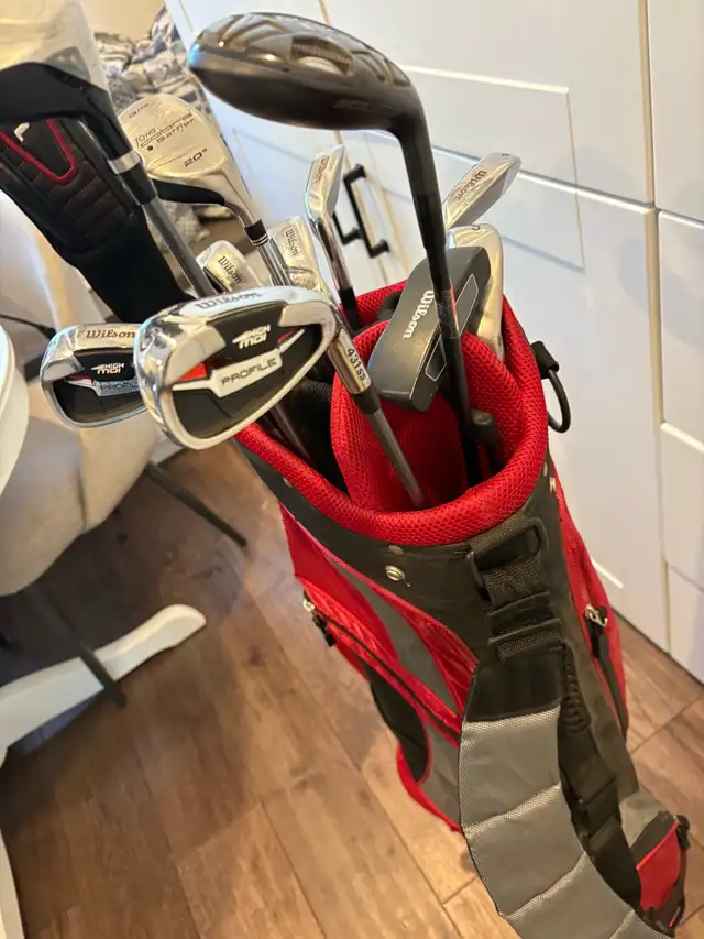 women’s right handed Wilson golf clubs and bag in Golf in Guelph - Image 7