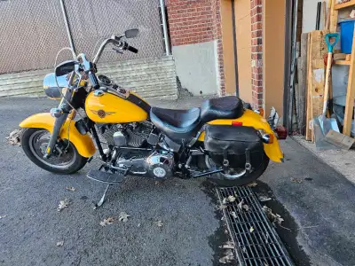 Fatboy 2001 avec beaucoup d accessoires inclus. 154000 km mais bien entretenu fiable et aucune répar...