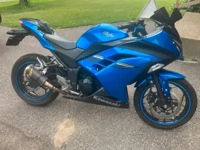 JUST HAD A SAFETY A FEW MONTHS AGO ,JUST HAD OIL CHANGE ,NEW REAR TIRE ,3 WINDSHIELDS ,2 SETS OF LEV...
