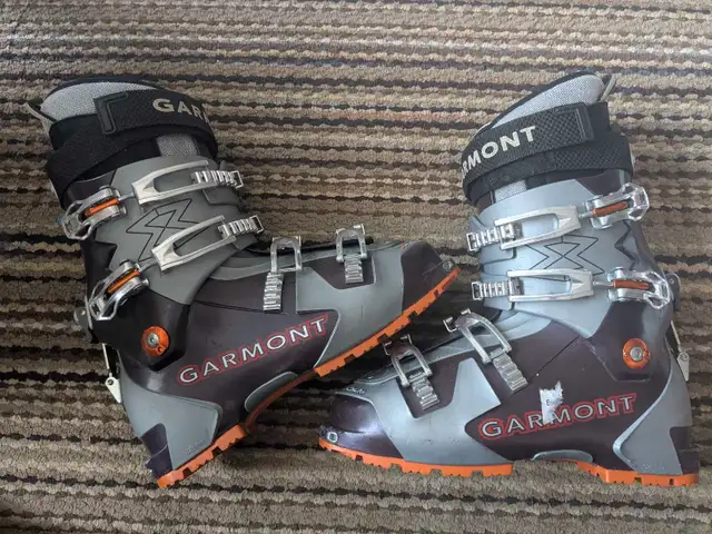 garmont sz 28 touring/downhill ski boots in Ski in Banff / Canmore - Image 3
