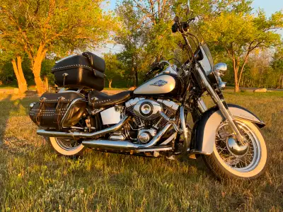 103 cu in. 6 speed 42000 km All stock bike with saddlebags and many accesories. Black w/silver. And...