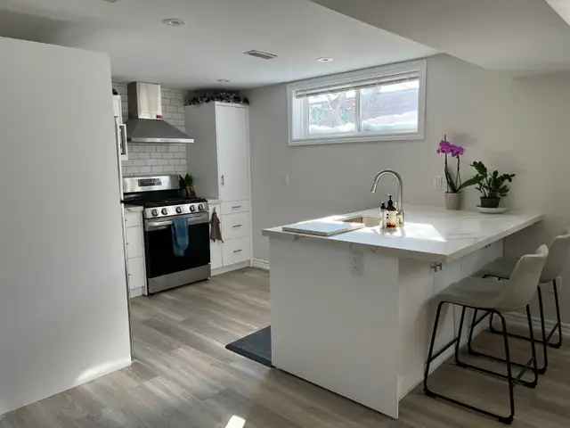 1 BDRM + 1 BATH UNIT WITH PARKING - Available November 15, 2026!