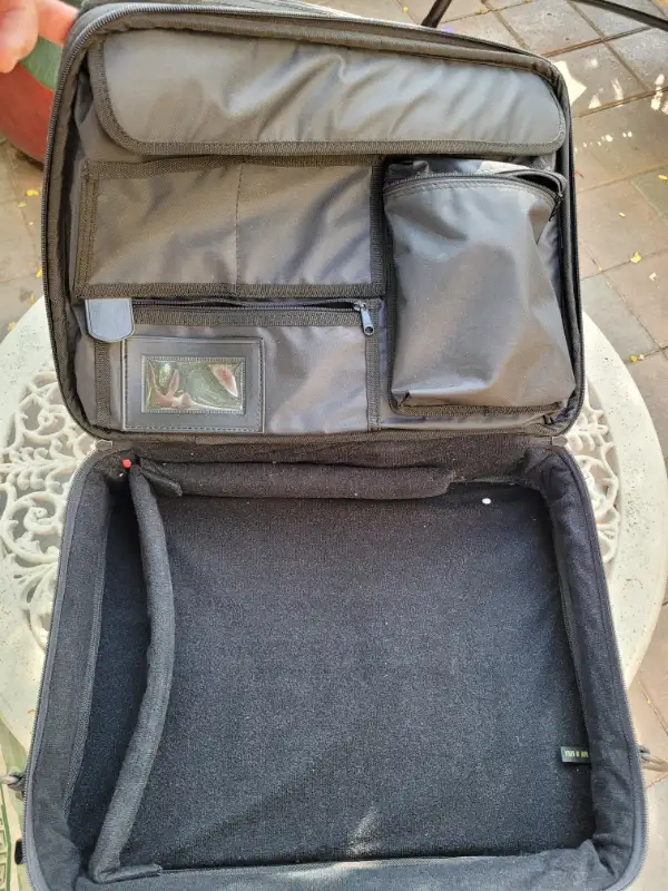 Kensington Computer Carry Case with Lots of Compartments in Other in Markham / York Region - Image 2