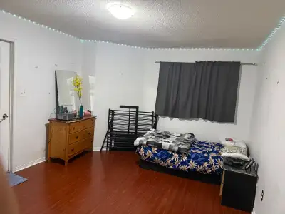 SHARED ROOM AVAILABLE IN MISSISSAUGA – ONLY FOR 1 OR 2 GIRLS Available from September 1, 2026 Prime...