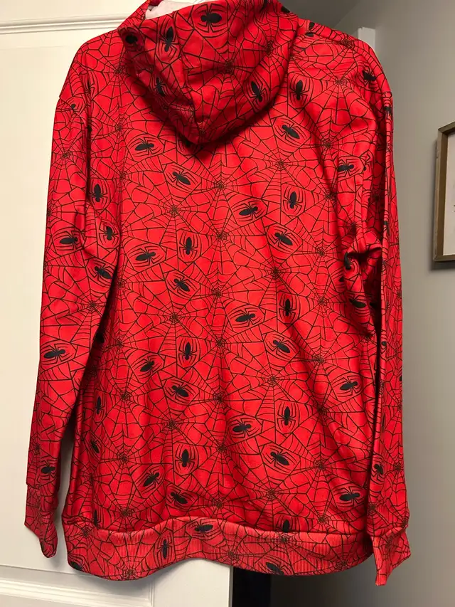 Spider-Man hoodie in Kids & Youth in Winnipeg - Image 4