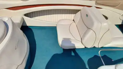 This 2000 Bayliner Capri 2050lx has a rebuilt remanufactured 5 litre with 10 hours.is a well-maintai...