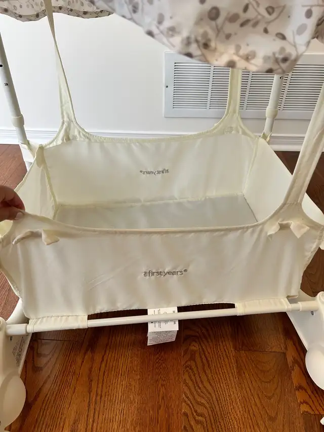 First Years Infant Portable Bassinet in Cribs in Markham / York Region - Image 6
