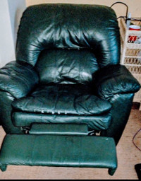 AWESOME ALL LEATHER PRETTY DARK GREEN FULLY FUNCTIONAL RECLINER