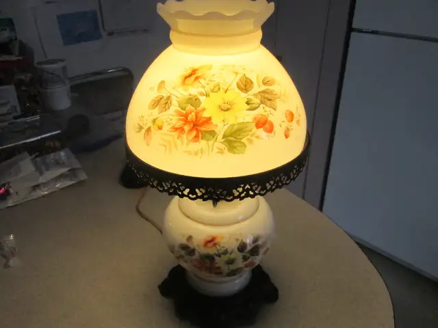 lampe de chevet  allure lampe huile?? in Kids in Laval / North Shore - Image 4