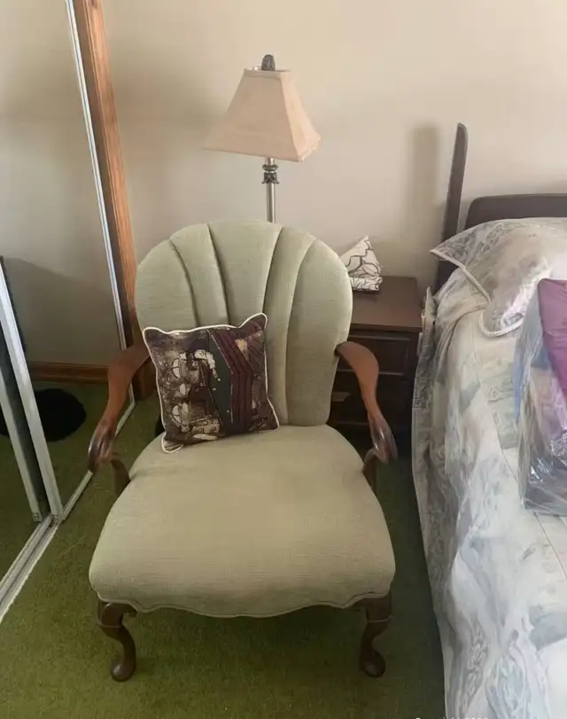 Accent Chair in Chairs & Recliners in Markham / York Region - Image 4