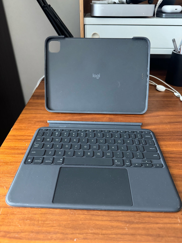 iPad Pro 11 M4 Logitech Combo touch in iPads & Tablets in City of Toronto - Image 3