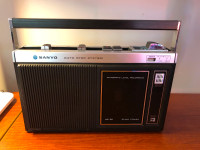 1970's Sanyo Cassette tape Recorder M-2109 in great condition. T