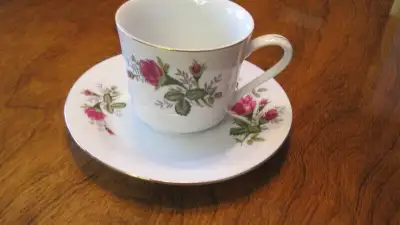 Tientsin porcelain 1950's cup and saucer, pink roses, made in china. on-line between 5.00-22.00. #20