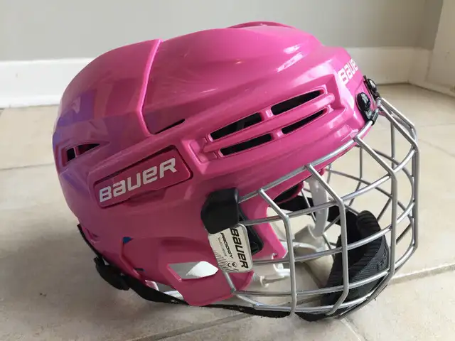 Bauer Prodigy Youth Kids Hockey Helmet Pink Like New in Hockey in City of Toronto - Image 3