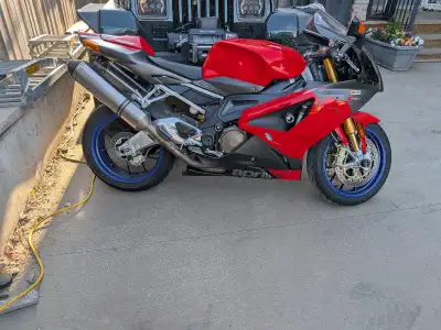 Aprilia Factory! No rider aids. Pure real power! Ohlins Front Forks Sachs Rear Shock OZ Wheels Leo V...