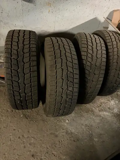 4 Toyo Winter Tires – 255/65R18 – Excellent Condition – $700 Selling a set of 4 Toyo winter tires in...