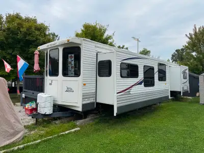 ️ TURNKEY SEASONAL GETAWAY ON LAKE HURON 40’ JAYCO PARK MODEL Looking for a seasonal getaway that yo...