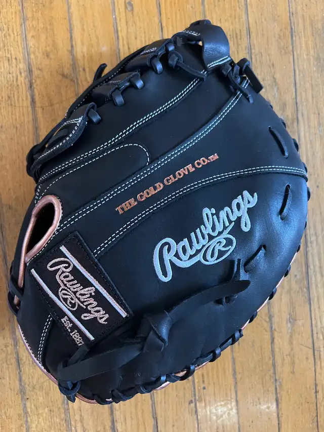 NEW Rawlings R9 Softball/Baseball First Base Mitt LEFT HandThrow in Baseball & Softball in City of Toronto - Image 6