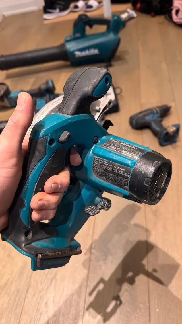 Makita DSS611 — 18V Cordless Circular Saw (Used, Works Great) in Power Tools in City of Toronto - Image 4
