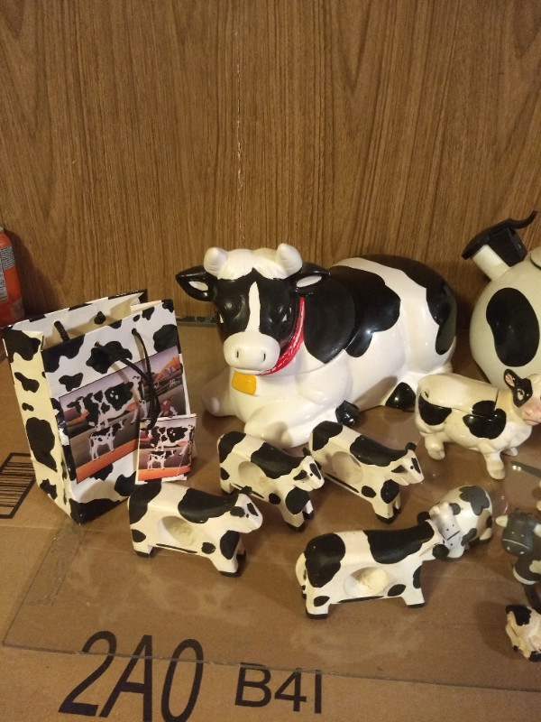 Cow collection 18 pieces mix in Arts & Collectibles in Mississauga / Peel Region - Image 2