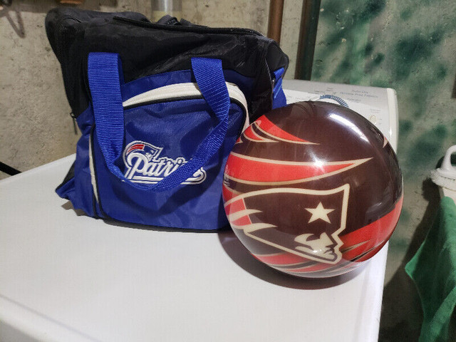 New England Patriots Bowling Ball in Arts & Collectibles in City of Toronto - Image 3