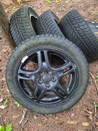 4 rims for sale. 5 bolt pattern. 16" Tires are no good. Cash only.