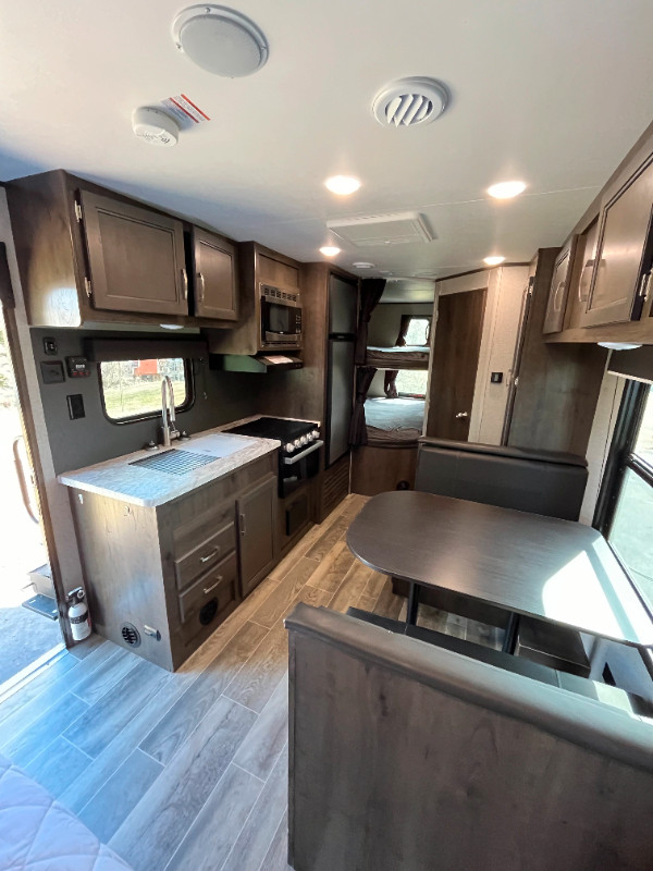 2021 Jayco Jayflight 224BHW SLX Rocky Mountain Edition in Travel Trailers & Campers in Calgary - Image 4