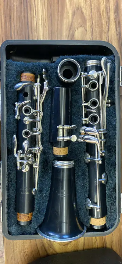 YAMAHA CLARINET. Mint condition. Comes w/case, mouthpiece +acces, View more