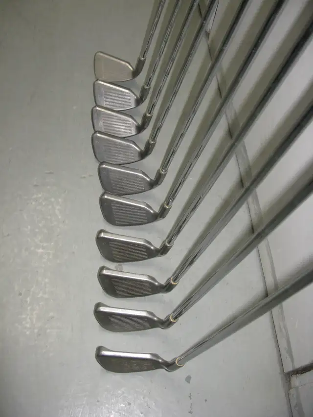 Ping Zing Golf Iron Set. Green Dot. 2-SW. Beautiful Condition in Golf in Ottawa - Image 2
