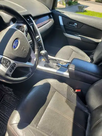 2011 Ford Edge - no transmission - INSIDE, MINT CONDITION New stero and display system just installe...