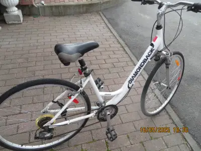 VELO  DIAMONBACK  MIRAMAR, 28 PO DE ROUE  21 VITESSES, View more