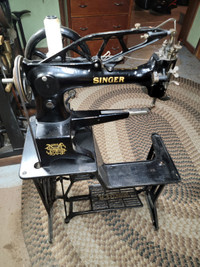 Singer 29K70 Sewing Machine - Vintage