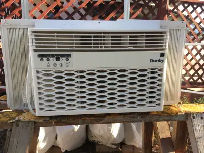 Used only 3 seasons. Includes original manual, box, window gap curtains. Always removed from the win...