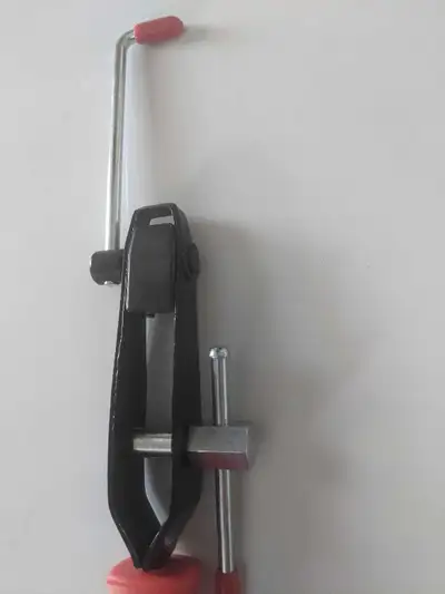 This is a newl hose clamp plier, perfect for your automotive needs. Please note its used condition....