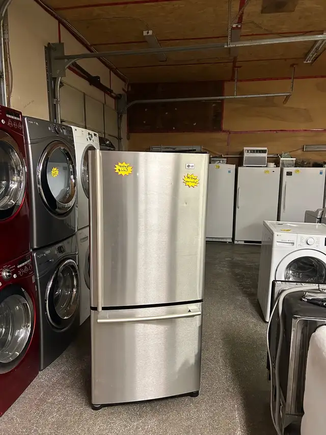 LG Perfect Working Condition Refrigerator 30 days warranty. in Refrigerators in Kitchener / Waterloo - Image 4